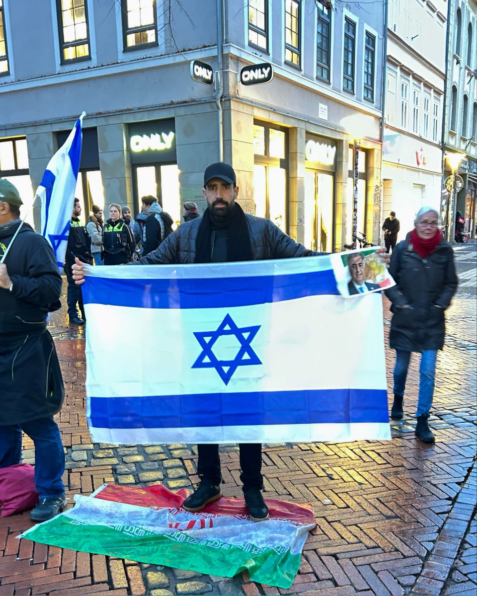 Yaspersisch's tweet photo. @AArafi67105 پاینده باد اسرائیل 🇮🇱❤️💪 https://t.co/RgwvXl2jwu