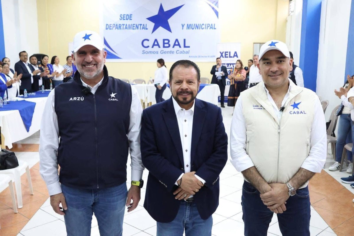 iGuat3's tweet photo. Diputado @luisaguirre1010, Ud y su candidato presidencial @robertoarzugg pasan hablando de sacar la “corruptela” de las instituciones, de acabar c/la partidocracia, de quitar privilegios a los funcionarios, de imponer mano dura y varios cosas más en esa vía… Pero luego suman a sus filas a Juan López…¿por?…🤔

¿Entonces? Xq una cosa es lo q/dicen y otra muy distinta lo q/hacen…Si tan comprometidos están c/el cambio, ¿cómo explican apoyar a alguien q/durante años ha estado rodeado de señalamientos, c/una gestión poco transparente, salarios grotescos q/han generado críticas y decisiones q/muchos consideramos cuestionables?

Y, x/cierto, @robertoarzugg, Ud criticó el salario de los diputados… ¿esa misma vara aplica p/todos o solo p/algunos?

¿Ese es el cambio q/prometen? ¿Esa es la mano dura? ¿Q/se puede esperar @Bancadacabal__ si andan sumando a la misma gente corrupta q/hay en los otros partidos? ¿Tan baja está la vara q/aceptan a alguien así de mafioso?

#DobleMoral 🤡
