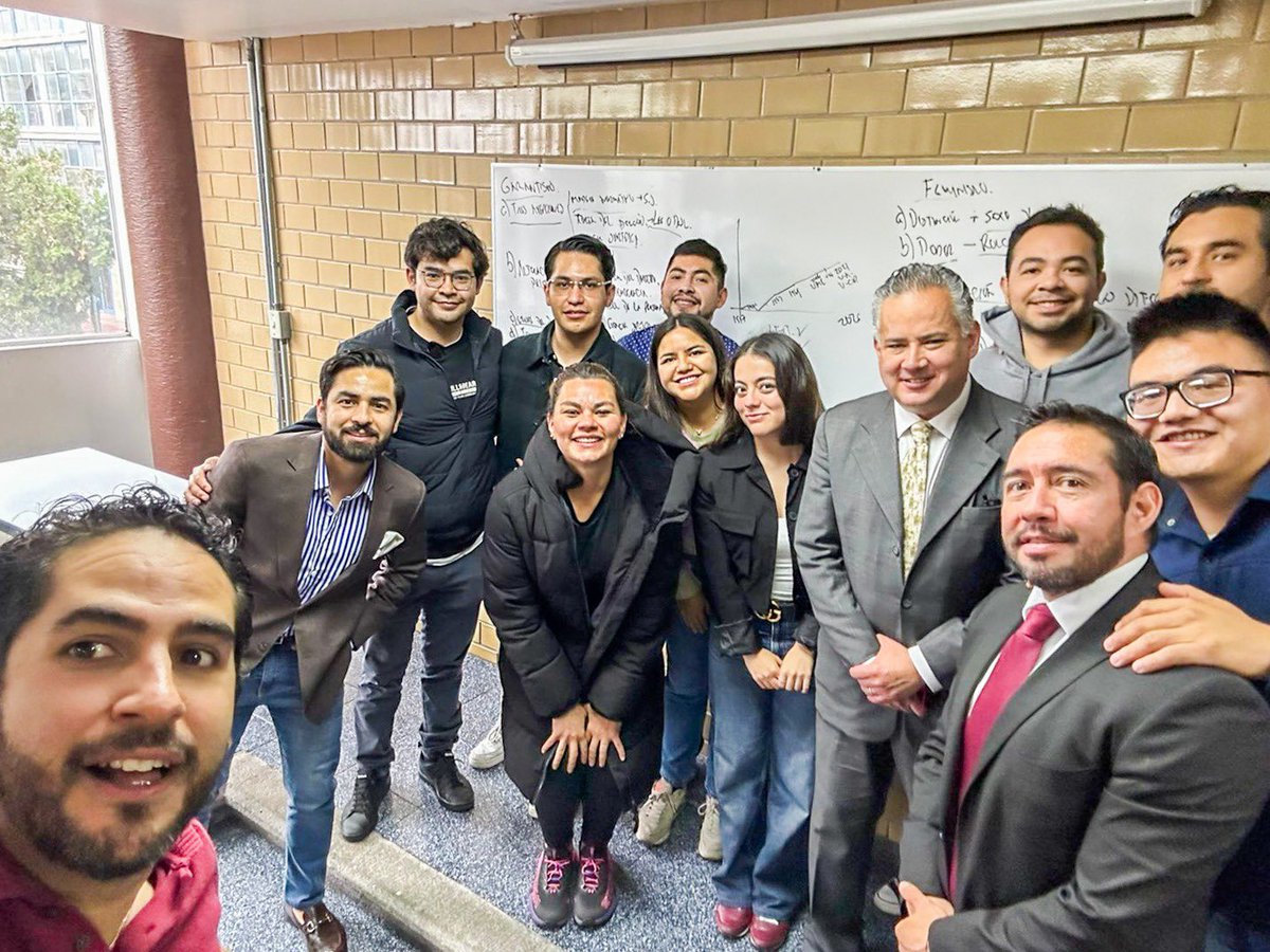 SNietoCastillo's tweet photo. Esta semana concluí el semestre de mi clase del Posgrado de la Facultad de Derecho de la UNAM. Gracias a las alumnas y alumnos que lo hicieron posible, conversaciones muy profundas e interesantes sobre el Derecho  yel Estado mexicano contemporáneo https://t.co/8xj0jlBtIU