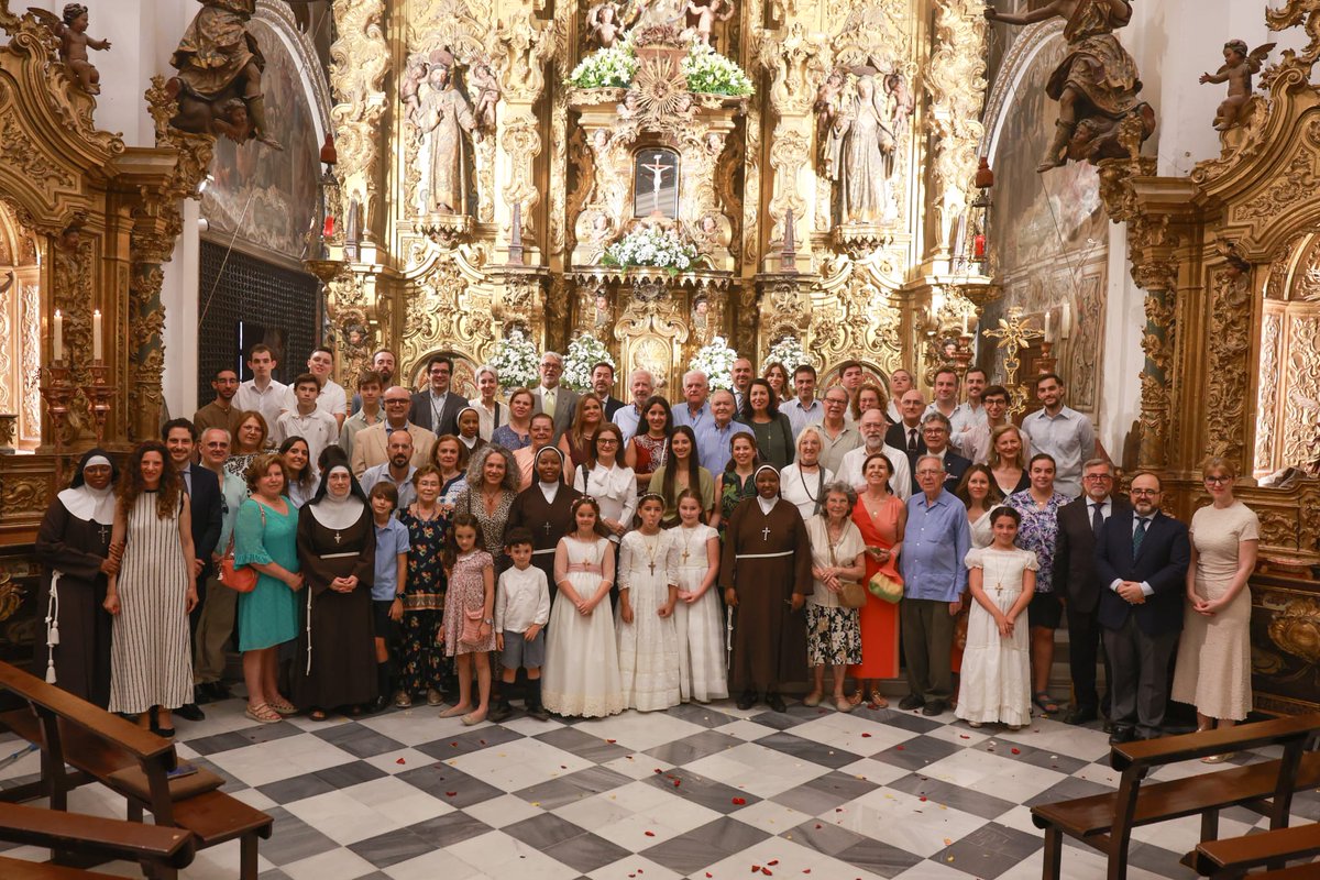 hdadhumeros's tweet photo. ◾️𝐂𝐎𝐑𝐏𝐔𝐒 𝐂𝐇𝐑𝐈𝐒𝐓𝐈 

Con motivo del Año Jubilar de los 325 años de la Fundación del Convento de Santa Rosalía, hemos celebrado la Eucaristía y Procesión Claustral del Corpus Christi. 

📷 @jujoveca

#conventosantarosaliasevilla
#hermandadrosariodeloshumeros https://t.co/xAcqUY7BXd