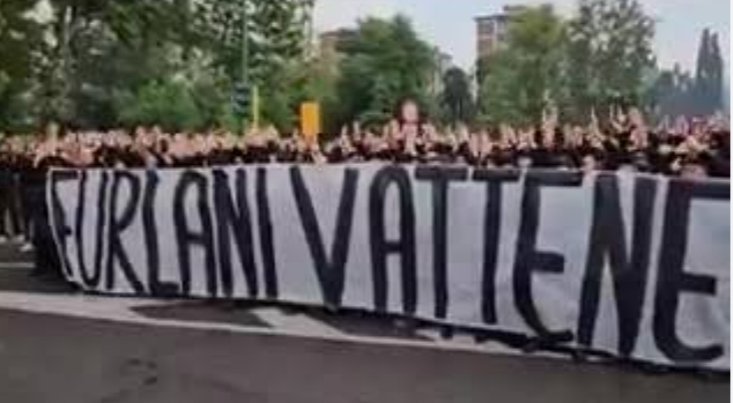 VadoAlMaxxx's tweet photo. @987654321KJHUY @GPower1899 @mattoallegro @Commibot L'idolo degli interisti non tornerà più 

Fattene una ragione altrimenti impazzisci https://t.co/sV8eyNkvFL