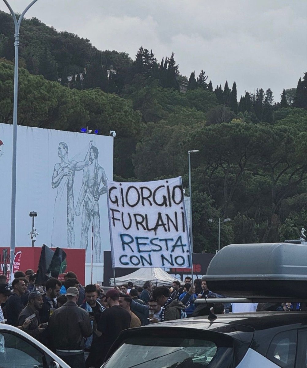 VadoAlMaxxx's tweet photo. @987654321KJHUY @GPower1899 @mattoallegro @Commibot L'idolo degli interisti non tornerà più 

Fattene una ragione altrimenti impazzisci https://t.co/sV8eyNkvFL
