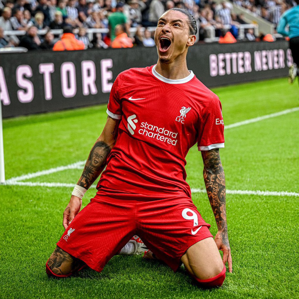 lpool2823's tweet photo. The return of Darwin Nunez 
Pl defenders you can't handle him this time https://t.co/WwbxdYxKbA