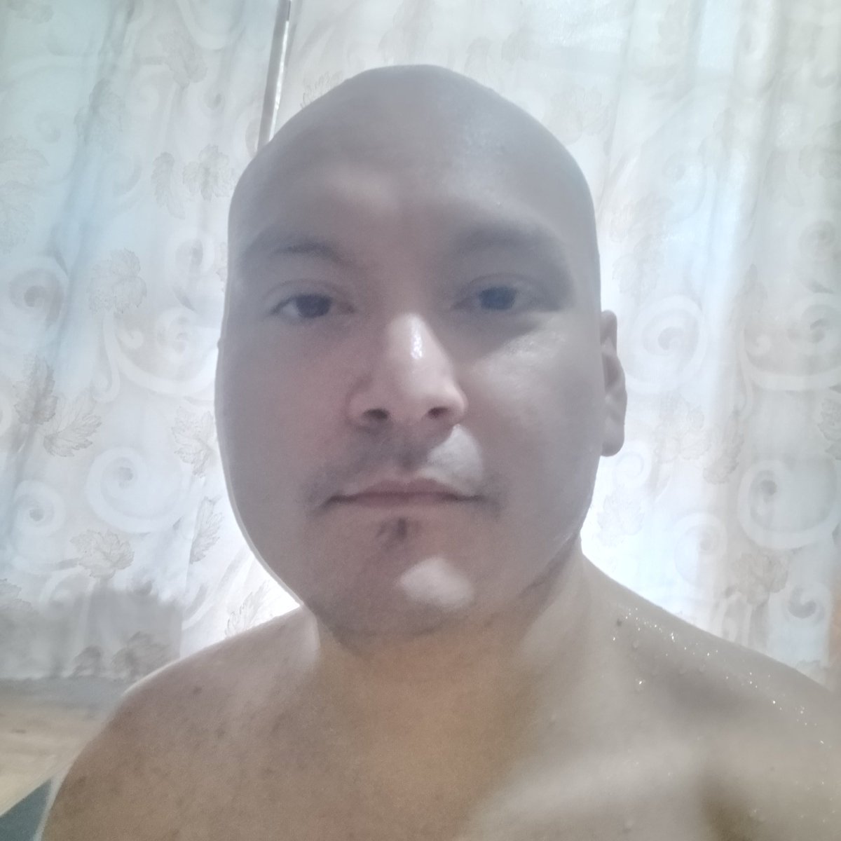 Mosh31101's tweet photo. No mames, me siento aerodinámico, me peloneé hasta dejarme calvo,  murió Mosh greñudo y nació el Mosh calvo y villano. https://t.co/0Chnv7WSO7