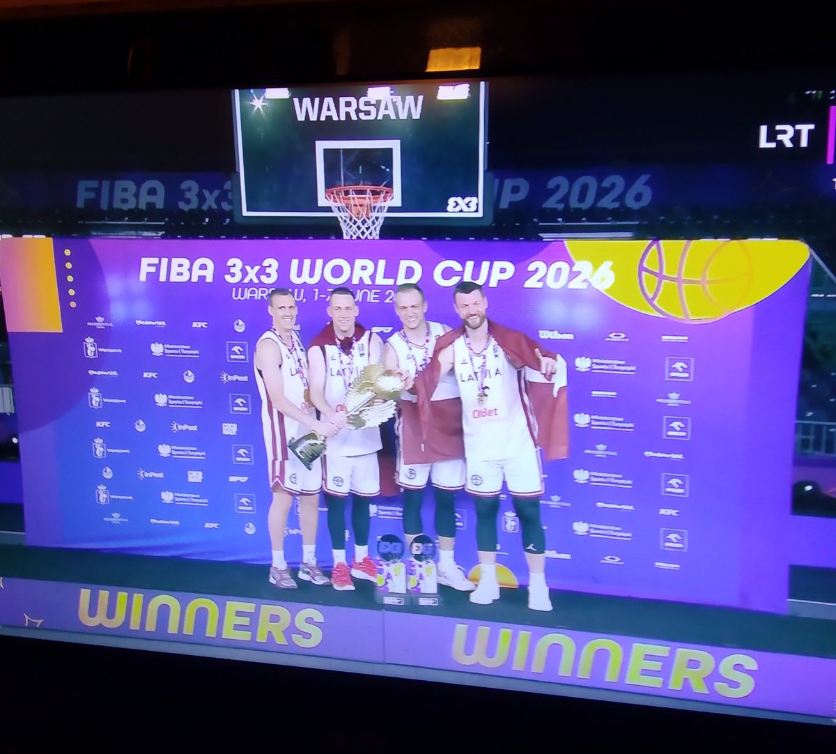 dzeselets's tweet photo. Uzslēdzu TV kanālu... un tur tādas lietas! Nu – vareni!!!🇱🇻🇱🇻🇱🇻
#Latvia https://t.co/RIz21rixAS