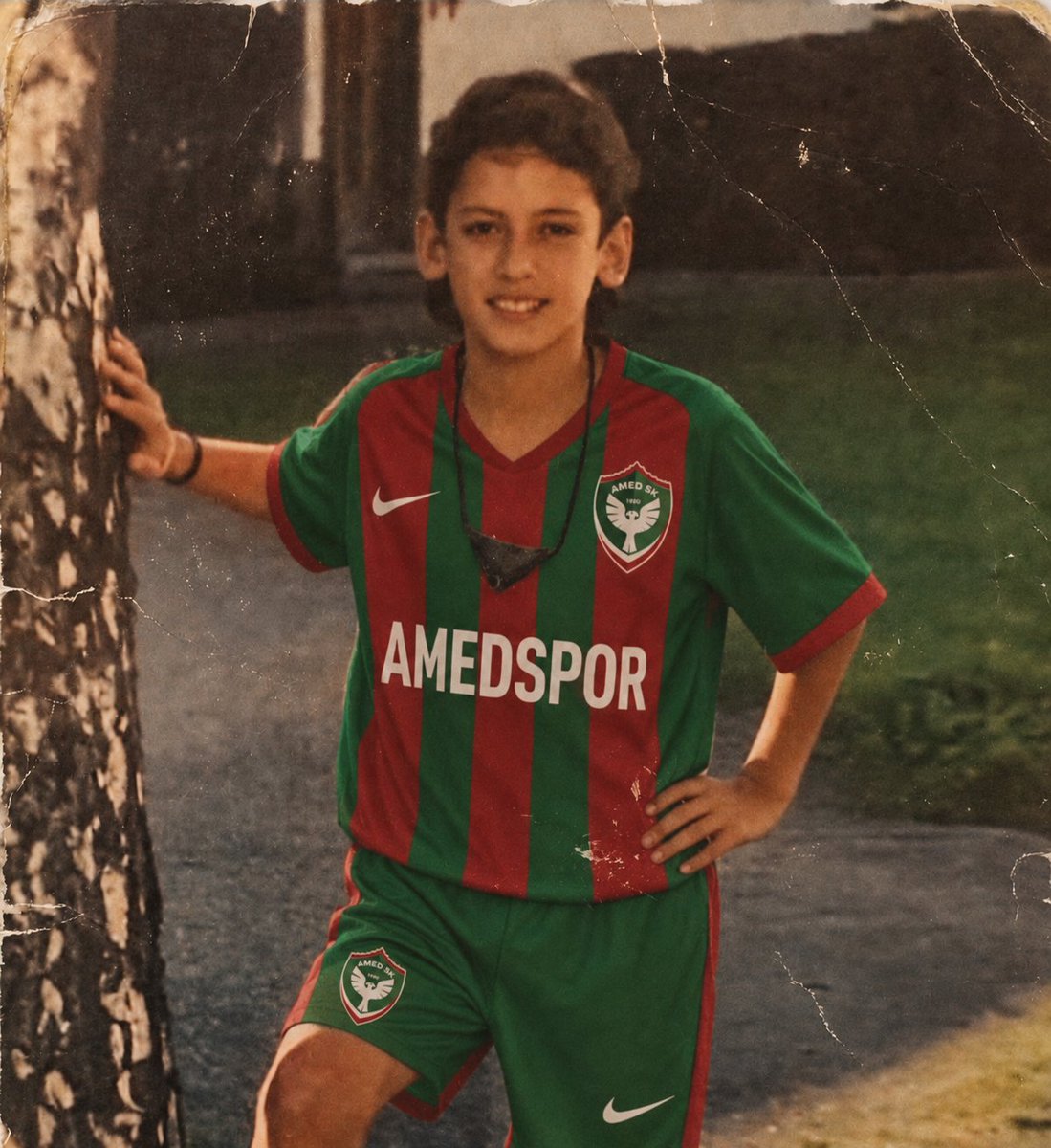Subay_35's tweet photo. @hakanc10 karar ver hangisi???  #galatasarayşampiyon https://t.co/434o1mMWn4