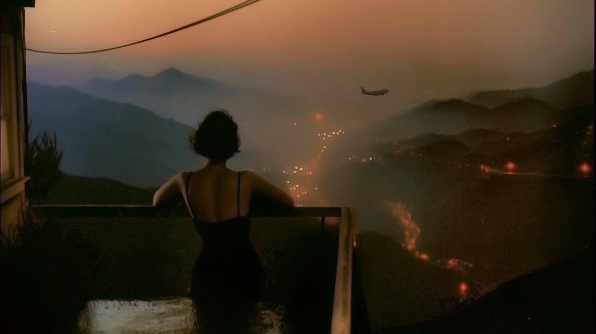 aureumobject's tweet photo. @Artcrush @AnimusArt @edouard @tania_rivilis @MetaMasako @snow_nft @NORIWTS @redbeardnft @eli_schein @RebeccaRose @RikOostenbroek "The Last Glimpse"

A reflection on distance, farewell, and the fleeting moment before something disappears from view 

@lena_z01 @erikarand https://t.co/AJX0jRZDIJ