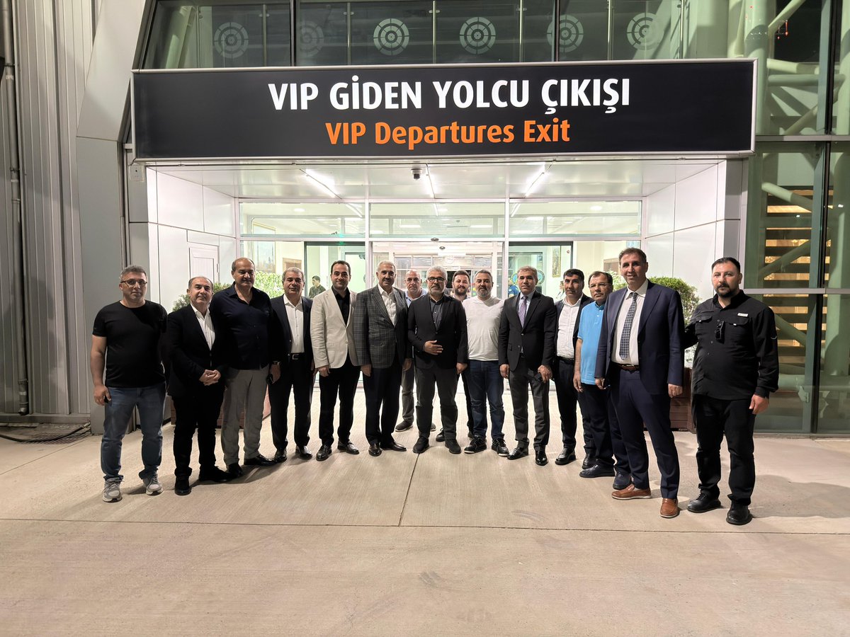AvukatErsanAksu's tweet photo. 📍#Diyarbakır Havalimanı
⏰ 21.30

3 gündür bulunduğumuz Diyarbakır’da teşkilat çalışmalarımızı nihayetlendirirken…

Hayırlara vesile olsun. https://t.co/ls8Zs12SSy
