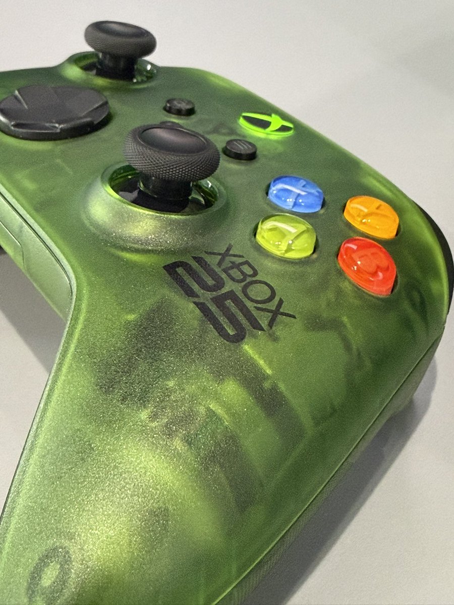 farzam_plays's tweet photo. Close ups on the Xbox Series X25 https://t.co/drXy66Jx5G