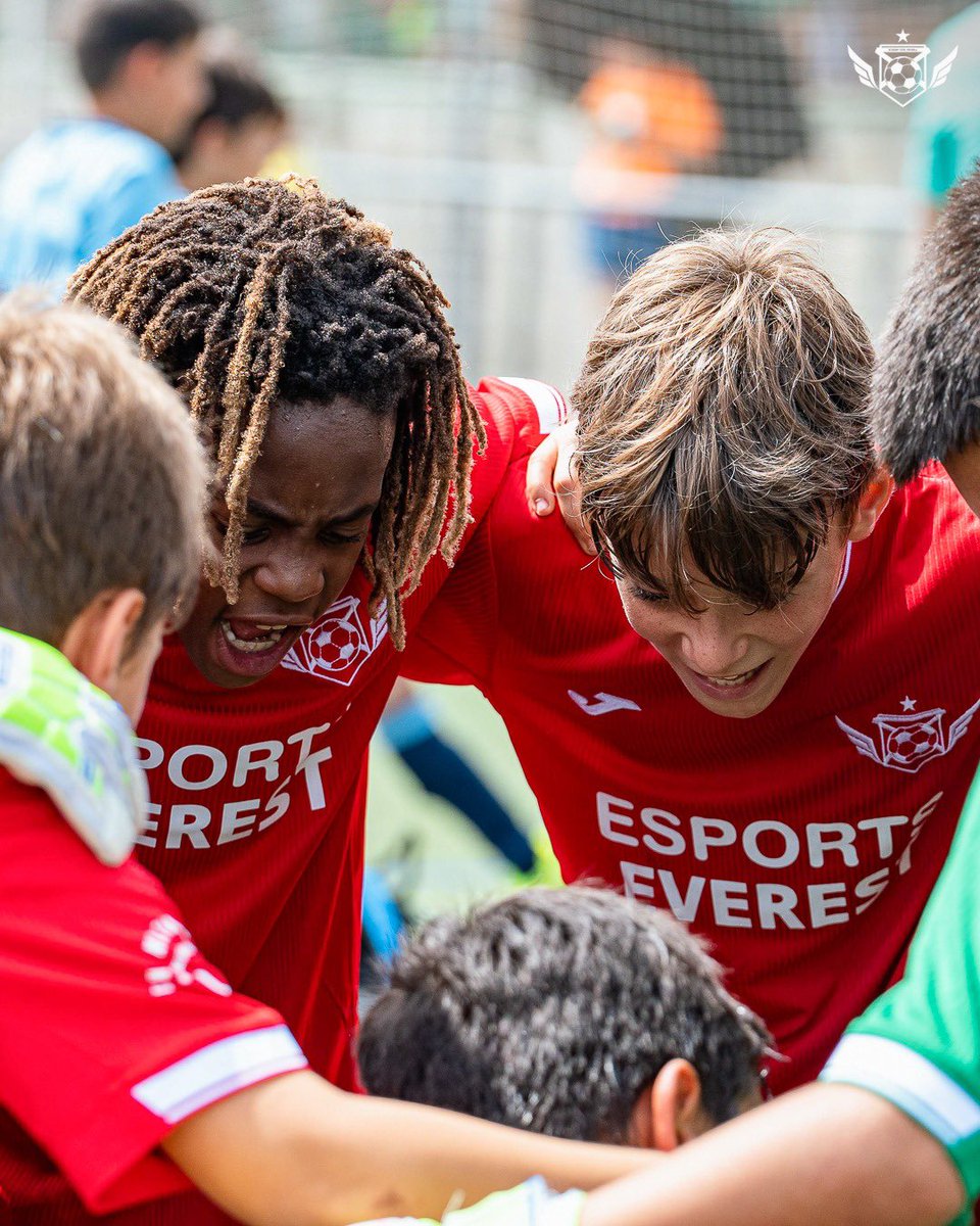 AcademyTF_'s tweet photo. 𝗧𝗛𝗘 𝗝𝗢𝗨𝗥𝗡𝗘𝗬 𝗕𝗘𝗚𝗜𝗡𝗦 🚀🏆

Tanquem la nostra primera participació a el @rondotorneo amb unes sensacions immillorables. Futbol, convivència, experiències i molt aprenentatge durant tot el torneig. 🔴⚫️

🔜 Pròxima parada: 𝗠𝗔𝗗𝗖𝗨𝗣 🔥

#AcademyTotalFC https://t.co/mEXU7zm6GQ