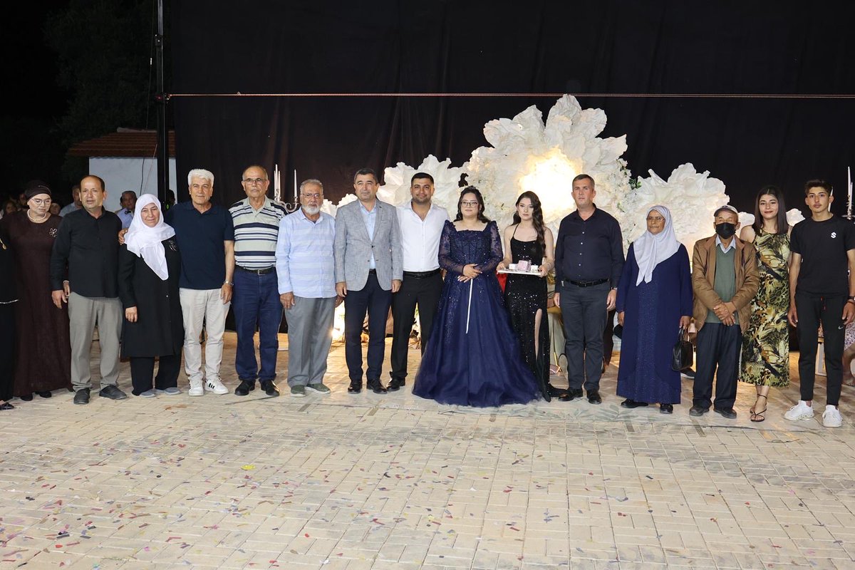 OkayBilgin's tweet photo. 📍Sahil Kılınçlı

Ümmügülsüm Yıldırım ve Ekrem Çatalkaya çiftimizin nişan merasimine katılarak yüzüklerini taktık.

Genç çiftlerimizi tebrik ediyorum. https://t.co/tXSQ0m8Sld