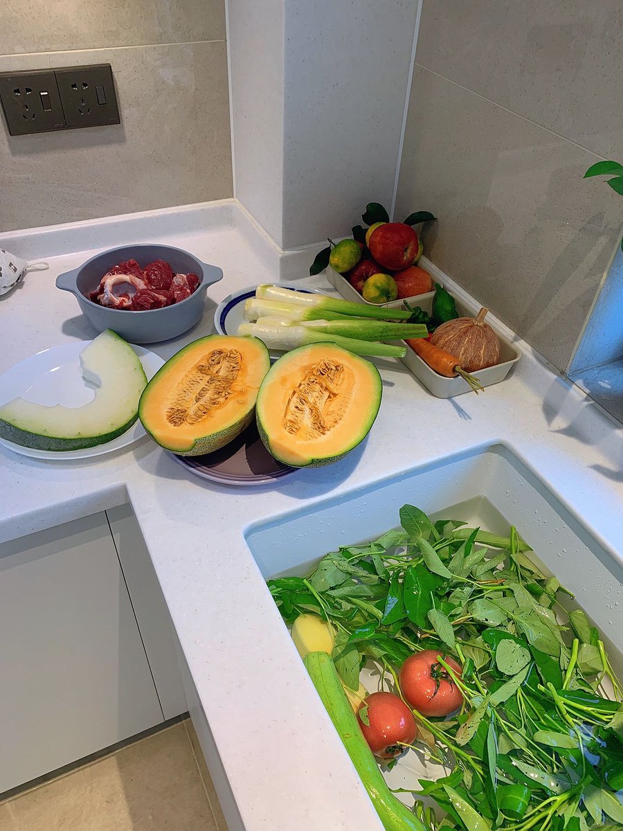 cryptoghost91's tweet photo. Fresh cherry tomatoes, baby spinach and organic eggs rest on my kitchen counter! Time to prep a quick, healthy weeknight meal. Gotta stock up these essentials for easy home cooking tomorrow! https://t.co/OBmh0oKfyn