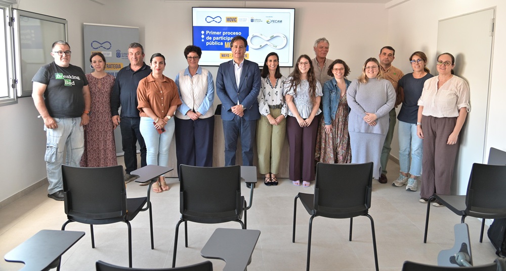 hierrobimbache's tweet photo. El Hierro aborda sus desafíos de movilidad en el taller de la Estrategia MOVIC del Gobierno de Canarias - El Hierro Bimbache https://t.co/00QBklrNXD https://t.co/HM3WmBgflz