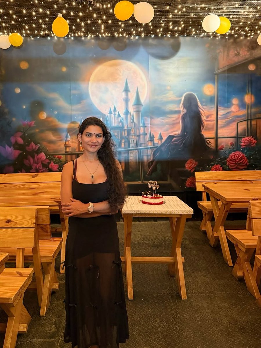 iresminairmodel's tweet photo. Birthday Celebrate at 🥰🎂 https://t.co/6nYLkD49QF