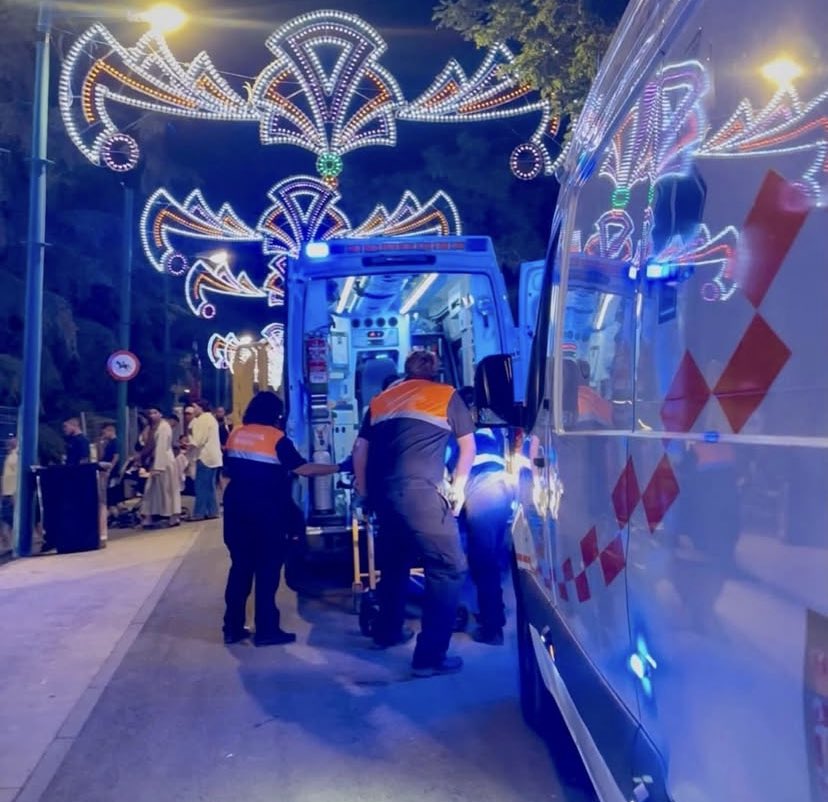 aytogr's tweet photo. Concluida nuestra feria del #Corpus, no podemos más que agradecer la labor de todos los agentes de Policía Local, bomberos, voluntarios de Protección Civil y Cruz Roja, operarios de limpieza, conductores del servicio de transporte público (1/2) https://t.co/d4EPPXnK4I