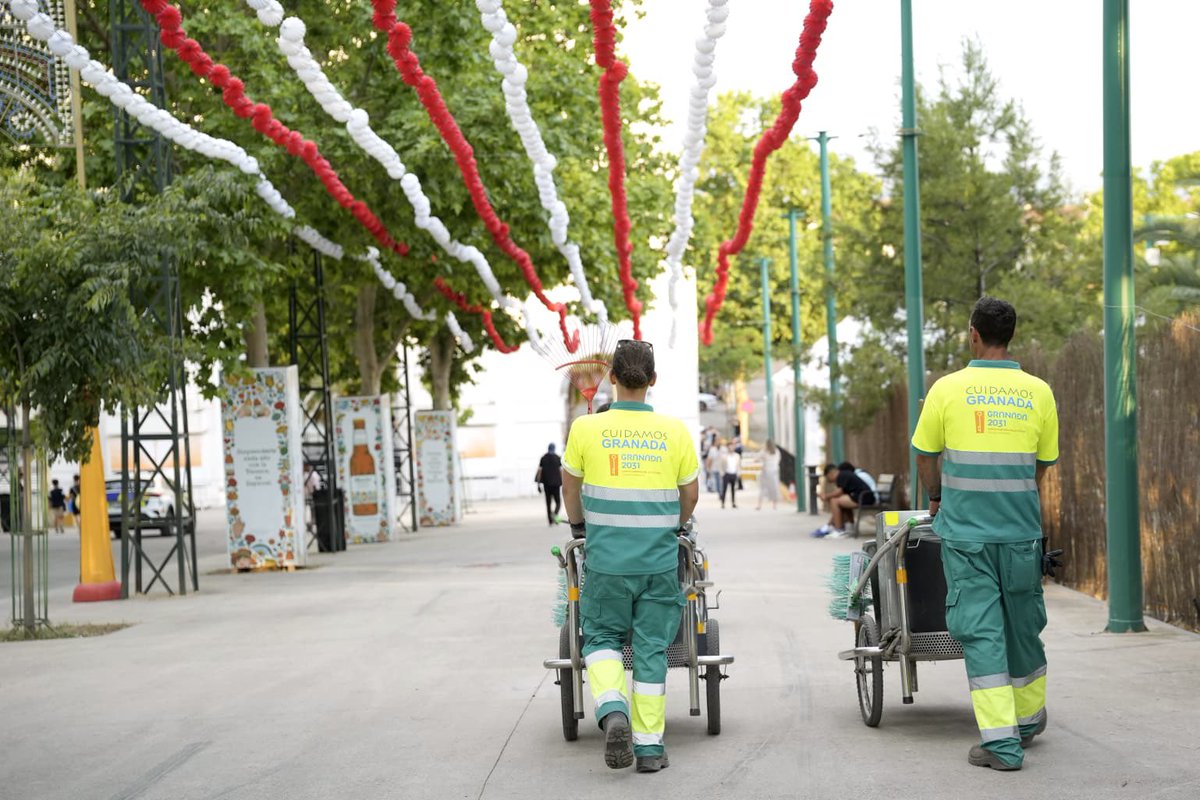 aytogr's tweet photo. Concluida nuestra feria del #Corpus, no podemos más que agradecer la labor de todos los agentes de Policía Local, bomberos, voluntarios de Protección Civil y Cruz Roja, operarios de limpieza, conductores del servicio de transporte público (1/2) https://t.co/d4EPPXnK4I