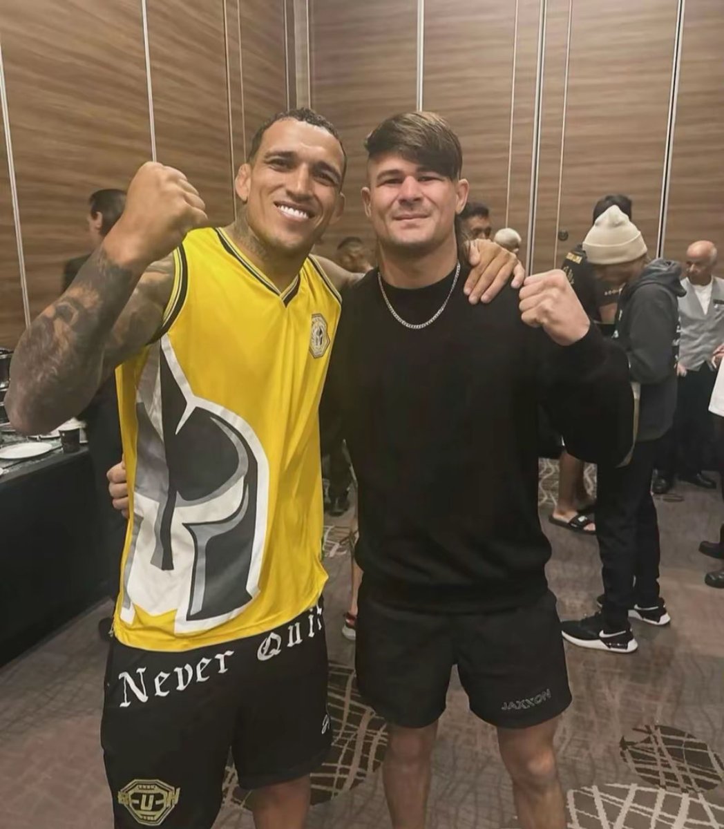 xxcjxx15's tweet photo. Diego Lopes with a fan 🤠 https://t.co/hYdE7SKpe2