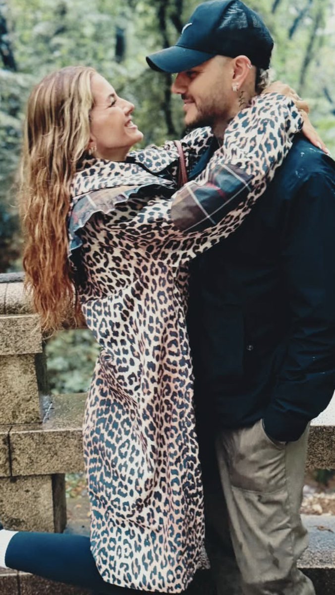 PrinTerreneitor's tweet photo. Como hago para hacer este tapado de animal print y estampado escoces con volados en los sims? https://t.co/W8zoIkmi4f