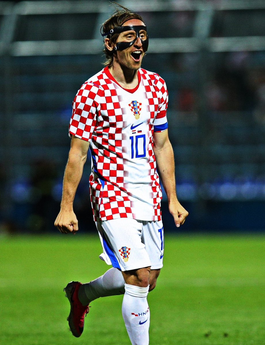 EleModric's tweet photo. Legend ❤️🇭🇷 https://t.co/Qf20Bm0X7d