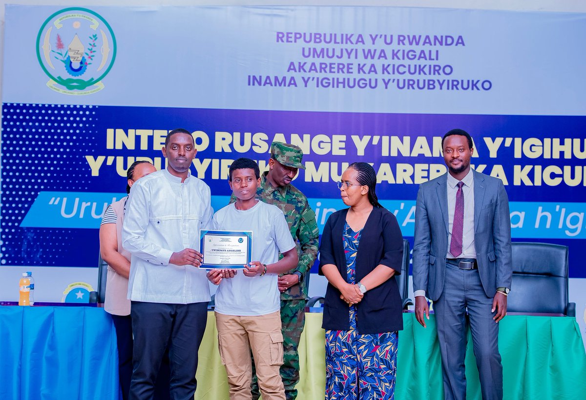 mwesigyethomas's tweet photo. During @NYC_kicukiro G.A, 4 key points were:
1. Belong somewhere: Be active in your community or certain youth platform.
2. Continue learning: Live a life dedicated to growth.
3. Exhaust your efforts: Don't settle for less.
4. Try everything: Take risks aligned with your dreams. https://t.co/22fgEpAstI