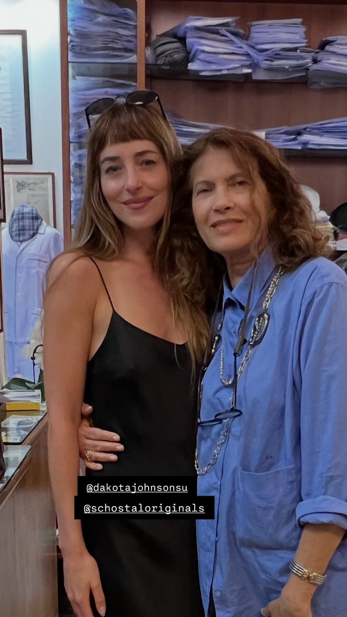 DakotaJArg's tweet photo. Dakota Johnson en la tienda de ropa Schostal Originals en Roma, Italia. https://t.co/EmbDuvLRSu