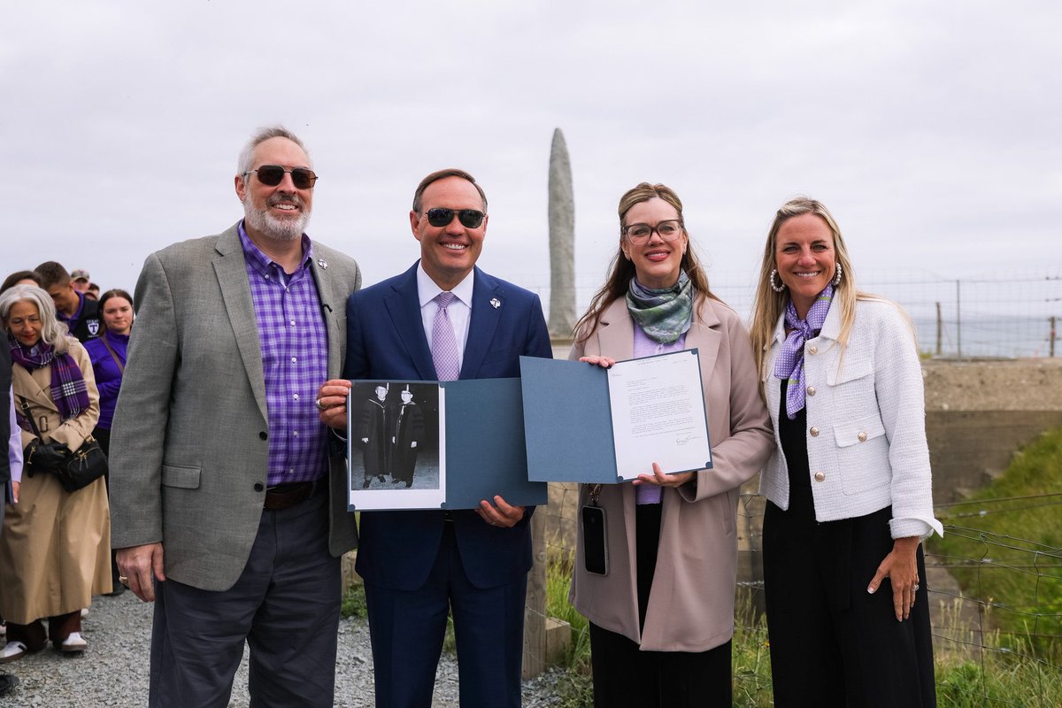 TarletonPrez's tweet photo. Today, we had the privilege of gathering at Pointe du Hoc to honor the legacy of James Earl Rudder and the brave Rangers who scaled the cliffs.

It was an honor to pay tribute to one of @TarletonState's most distinguished Texans and reflect on the enduring impact of his legacy 🇺🇸 https://t.co/4IOrBQZnkp