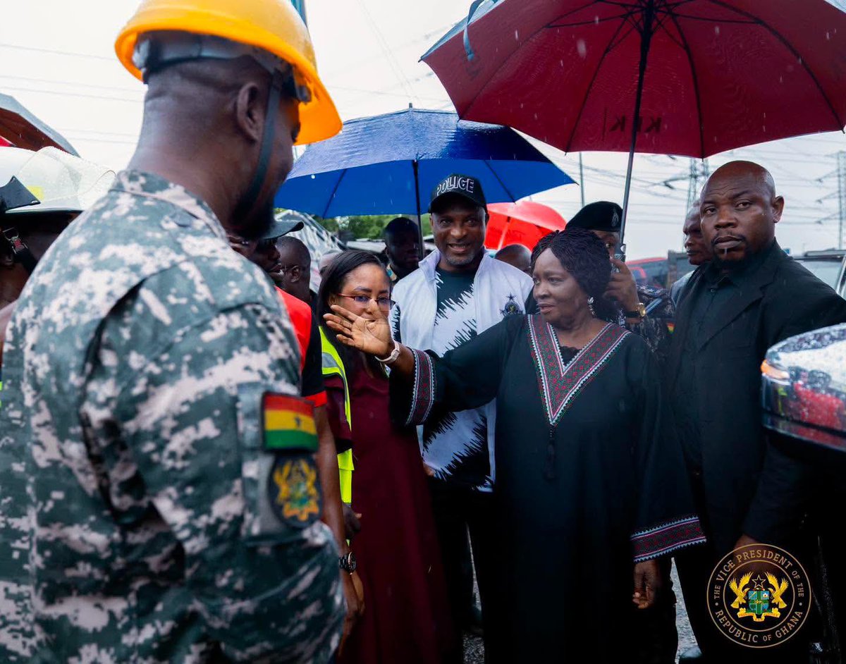 Bridget_Otoo's tweet photo. Vice @NJOAgyemang this morning visited the site of the building collapse at Avenor alongside interior minister Muntaka Mohammed-Mubarak and the Greater Accra Regional Minister to assess the situation and receive updates on ongoing rescue efforts. Emergency response teams reported that two individuals had been successfully rescued, while efforts continued to locate and rescue others believed to be trapped beneath the debris. @NJOAgyemang expressed Government’s concern for those affected and extended her sympathies to the victims and their families. She also commended the Ghana National Fire Service, Ghana Police Service, National Ambulance Service, the Accra Metropolitan Assembly, and other responders for their swift and professional intervention.