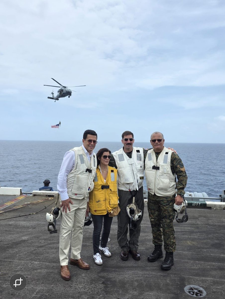 DavidColladoM's tweet photo. Hoy domingo, por invitación de la embajadora de los Estados Unidos en la República Dominicana, @ambleahcampos, realizamos una visita de cortesía al portaaviones USS Nimitz, donde fuimos recibidos por el Capitán de Navío Joseph J. Furco, comandante de esta emblemática embarcación de la Armada de los Estados Unidos.

Una oportunidad para conocer de cerca sus operaciones y continuar fortaleciendo los lazos de cooperación entre ambas naciones.