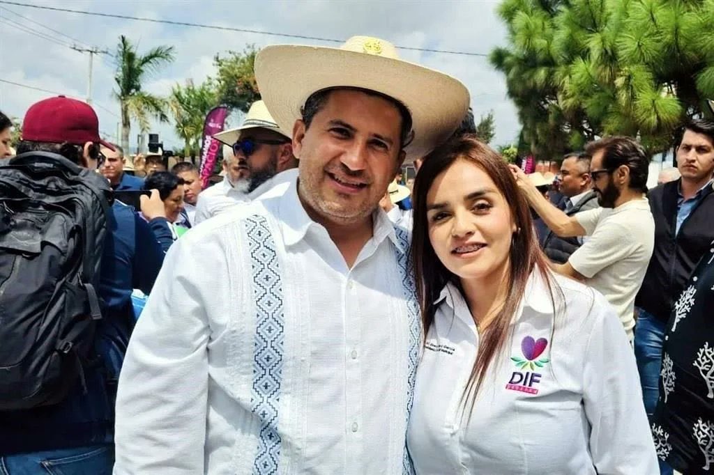 noticiasredmx's tweet photo. Cómo frenar a Grecia Quiróz?

Pues declarandola persona non grata

Esto le hizo Morena a la alcaldesa de #Uruapan

La viuda de Carlos Manzo fue vetada por el Congreso del Estado

Saben que podría ser la próxima Gobernadora, por eso prohíben candidaturas independientes

#SomosRedd https://t.co/Zx7Agryvg8