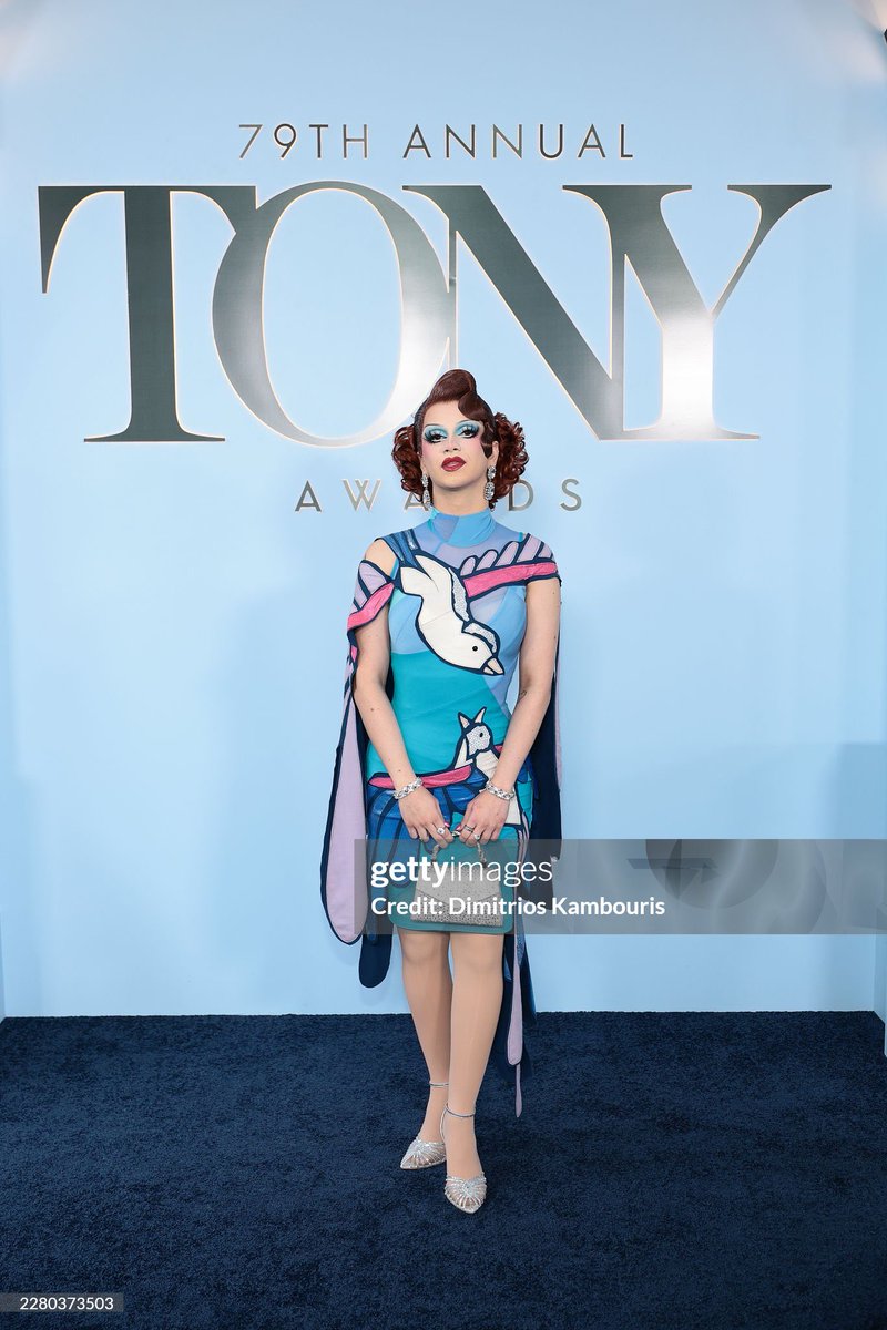 TootCrave's tweet photo. Suzie Toot looks impeccable at the 79th Annual Tony Awards wearing Zero Waste Daniel. https://t.co/4lvqFH5adk