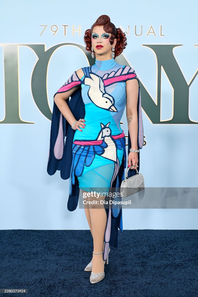 TootCrave's tweet photo. Suzie Toot looks impeccable at the 79th Annual Tony Awards wearing Zero Waste Daniel. https://t.co/4lvqFH5adk