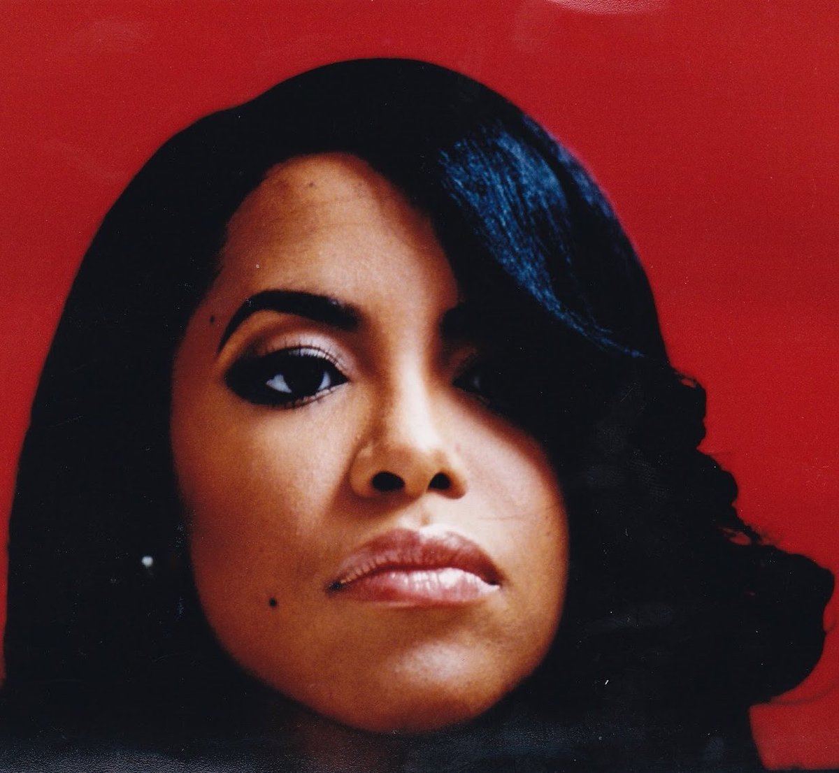 AaliyahLegion's tweet photo. Aaliyah on set of “ Come Back In One Piece” music video https://t.co/RZqxE3gbz2