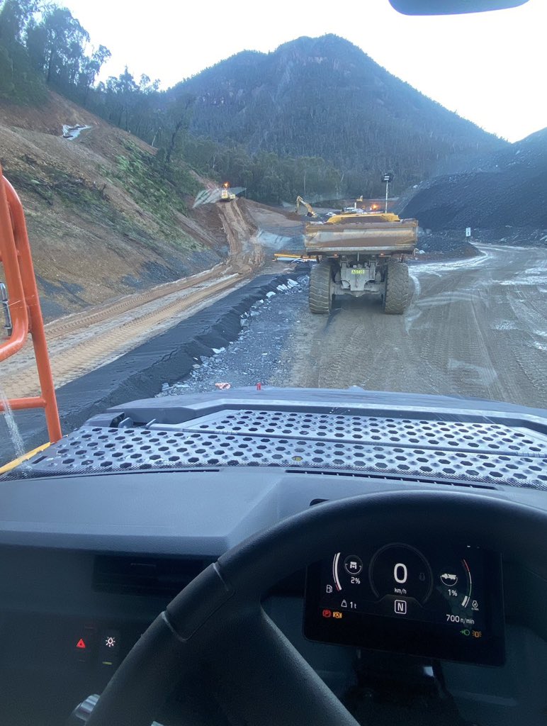 NotYourAvgDoctr's tweet photo. @BlackMambaMilli Yea man, this is my job mining in Australia. It’s pretty nice https://t.co/l7Awn5eZzx