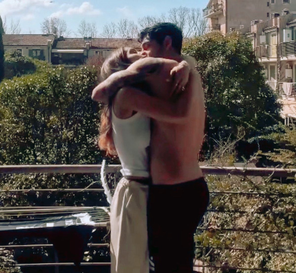 JMspringflowers's tweet photo. Voi continuate pure con i vostri film vari, loro continuano e continueranno semplicemente a vivere pienamente il loro grande amore ❤️

Ancora auguri ai bellissimi per questi bellissimi 16 mesi d’amore❤️🌌👩‍❤️‍💋‍👨🍝🥂✨
Che la vita vi possa sorridere sempre🤍✨
#tigres #javi7 #helevier https://t.co/SU8ZtG2AHc