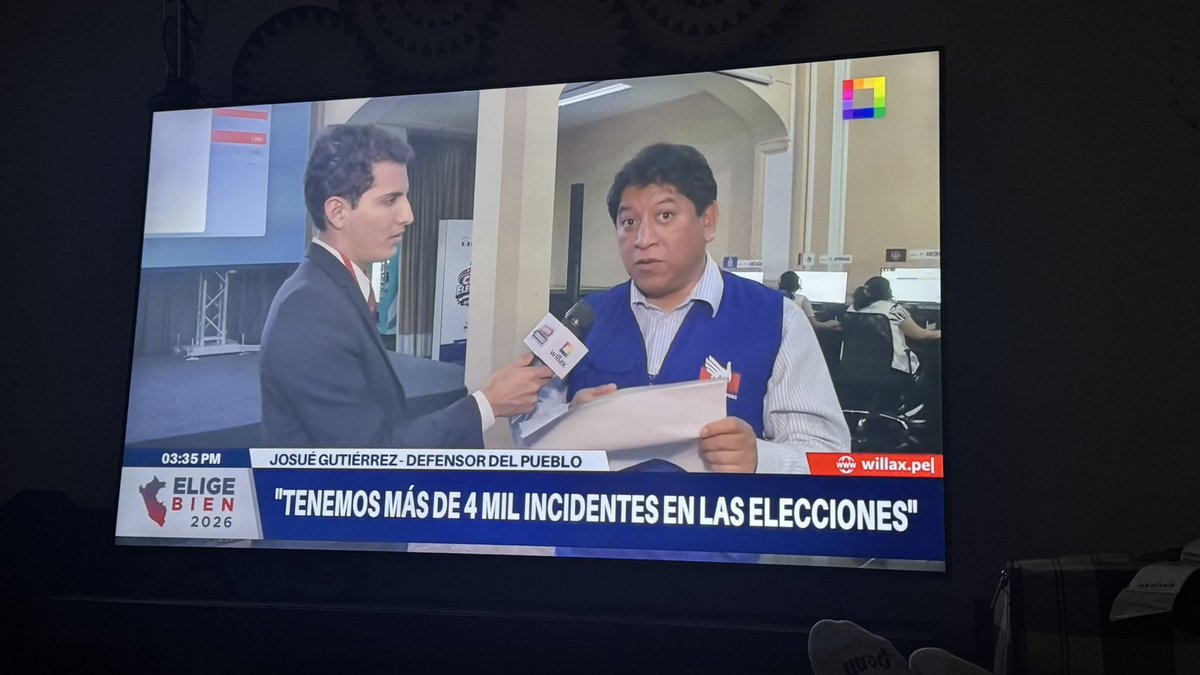 callesalinas's tweet photo. Y por qué no se preocupa así por la salud? Por qué no va a los hospitales y postas donde hay gente haciendo cola,. Este señor cuidando a @RPPNoticias @willaxtv @rmapalacios https://t.co/E53SVQrGlc