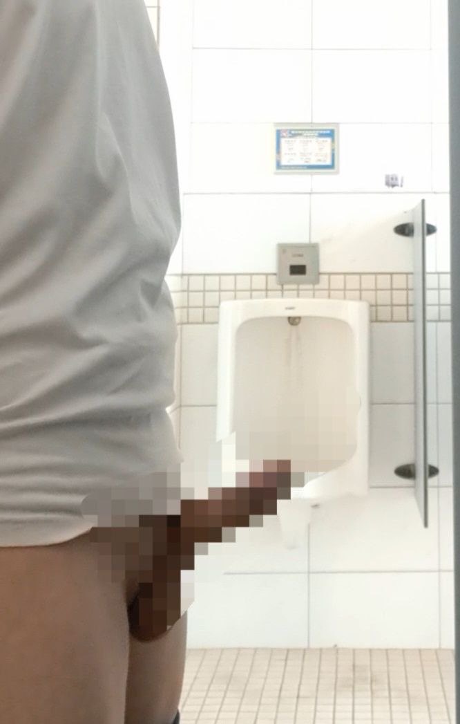 yang0412_'s tweet photo. 高中拍的😝
誰知道學弟下課就在廁所露屌… https://t.co/3ZaQDFGdHD