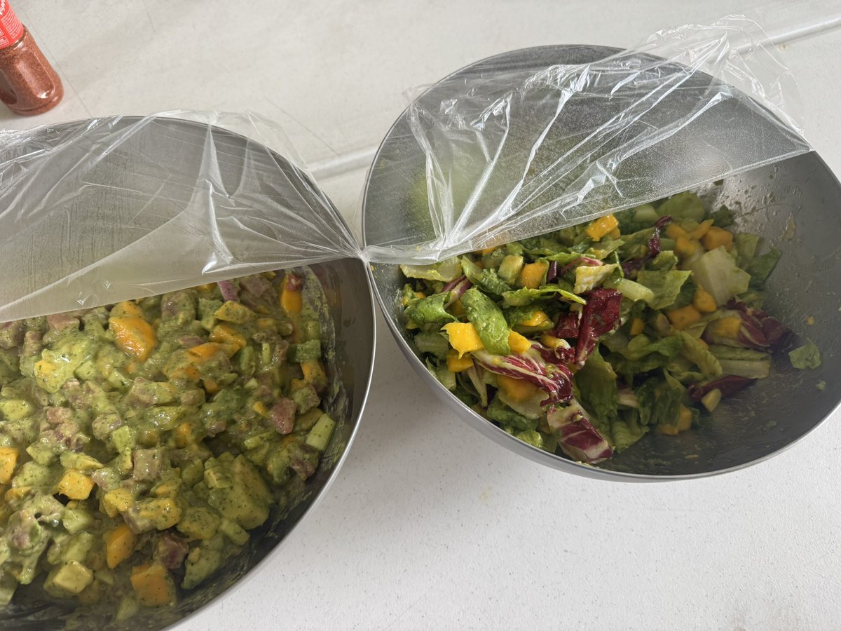 dancast38's tweet photo. Ensalada y Agua Chile de atún con mi salsa de aguachile !! https://t.co/GS1YOZBE4i