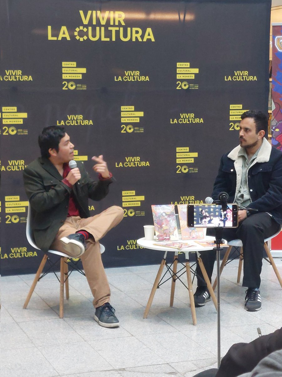 CAReyesG's tweet photo. En el lanzamiento de la nueva historieta de Yanko Super y Richard G. Mooney: Gunn Queen Desatada en @CCPLM
@visuales_chile Modera @EnVinetas https://t.co/jwBKOy1SKb
