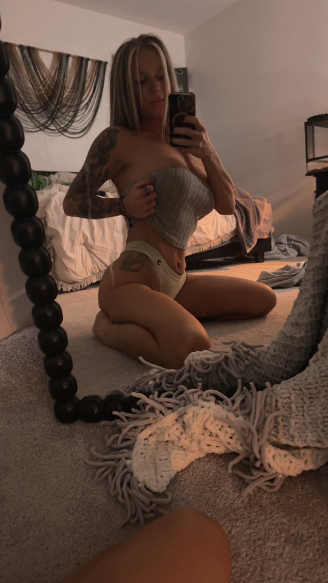 TattedtemptX's tweet photo. Want some exclusive content? Come say hi 😉💋 https://t.co/TNwoDKWuQo