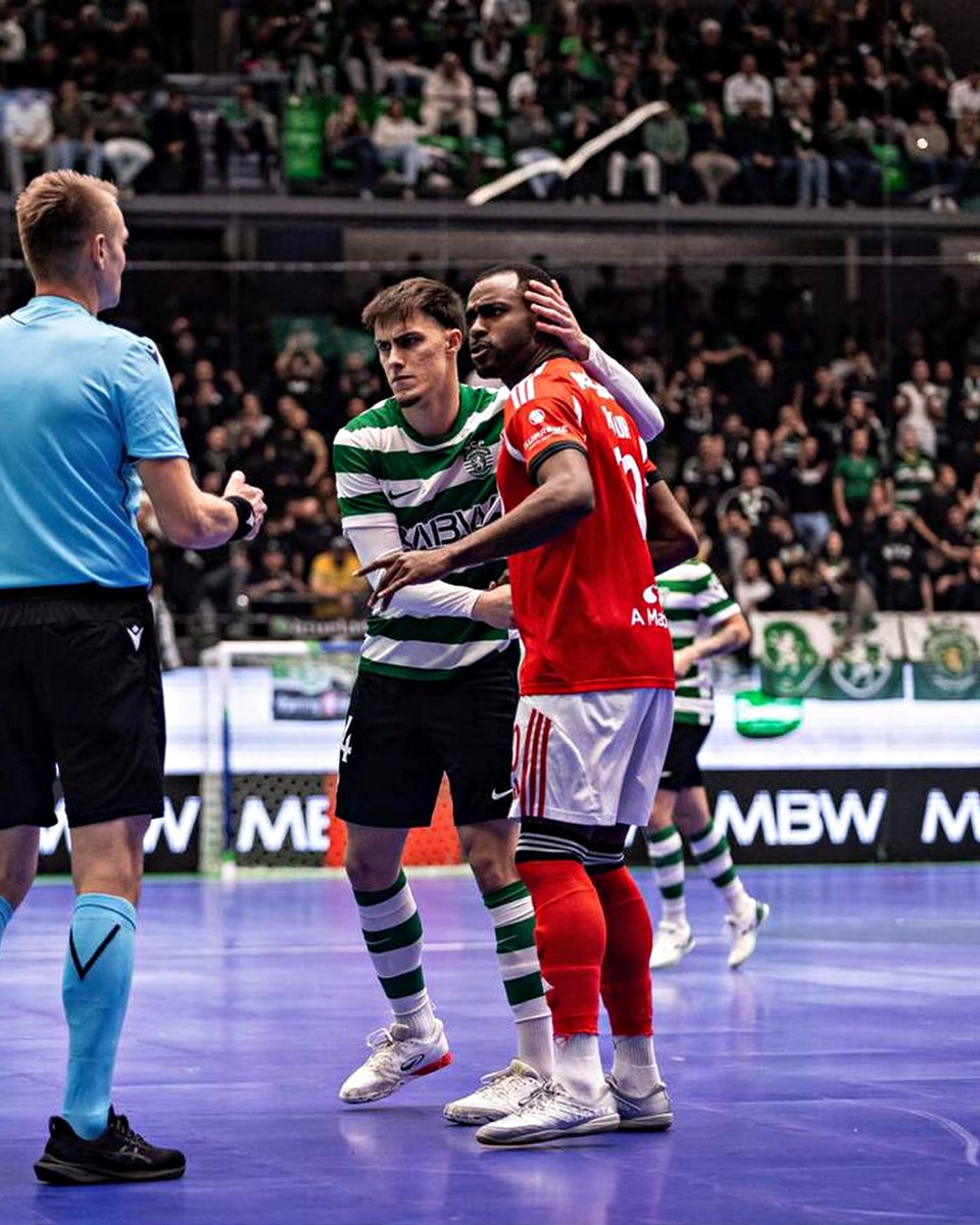 B24PT's tweet photo. Vamos ter uma vez mais Benfica - Sporting na final do campeonato de futsal ⚔️ https://t.co/tnxzc6gSX6