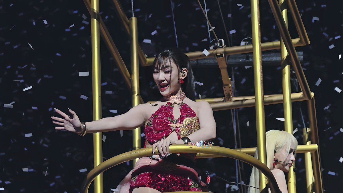 decodumb's tweet photo. ฝ้ายสวยจัง 🥹 เหมาะกับท่อน run to me confess your love จริงๆนะ ✨

#Fai4EVE
#4EVEUnchainedConcert_Day2 https://t.co/qbD1P1skbv