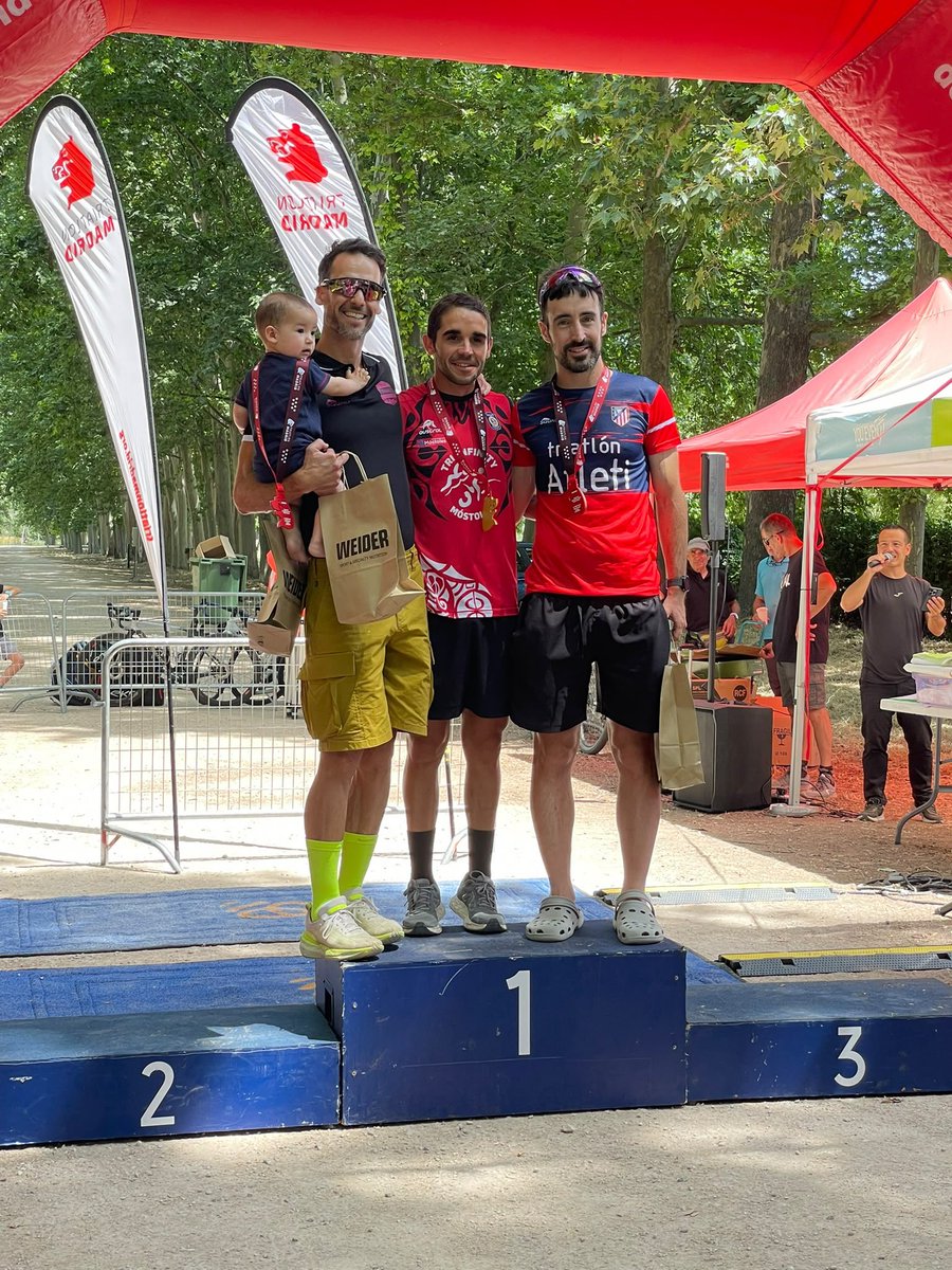 TriatlonAtleti's tweet photo. Y volvemos a campeonar, esta vez en el Cto de Madrid de Triatlon Olímpico que se ha celebrado en Aranjuez. Enhorabuena, Gabriel https://t.co/fA5xRgK2eb