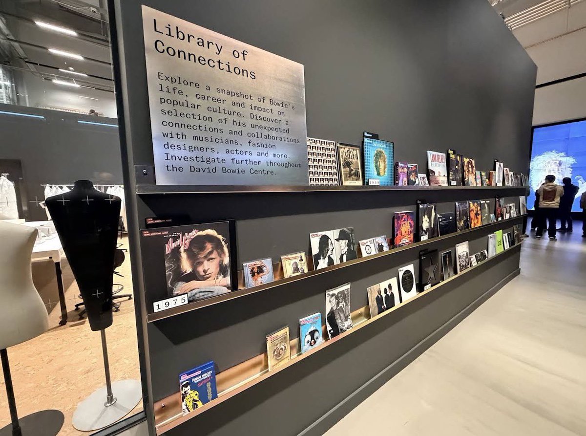 HS_News_2's tweet photo. Harry is included in the 'Library of Connections' section at London's David Bowie Centre, via a photo from Lights Up music video set that represents Bowie’s legacy https://t.co/q0A7uCRyqB