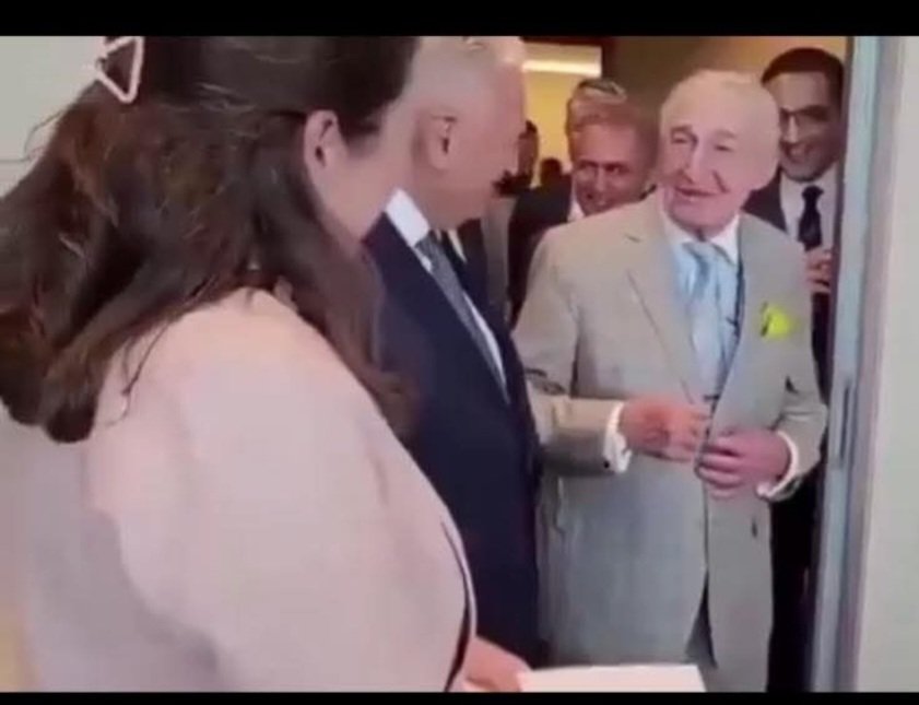 aydinalakus's tweet photo. Bu densiz Koç’un kadınlara yönelik yaptığı saygısızlığa, bu ülkeye başbakanlık yapmış bir isim olan Binali Yıldırım’ın tebessüm ederek karşılık vermesi, Koç’un yaptığı saygısızlıktan bile daha iğrenc ve daha rahatsız edicidir. İkinisinide  kıniyorum https://t.co/qhC6I1R18a