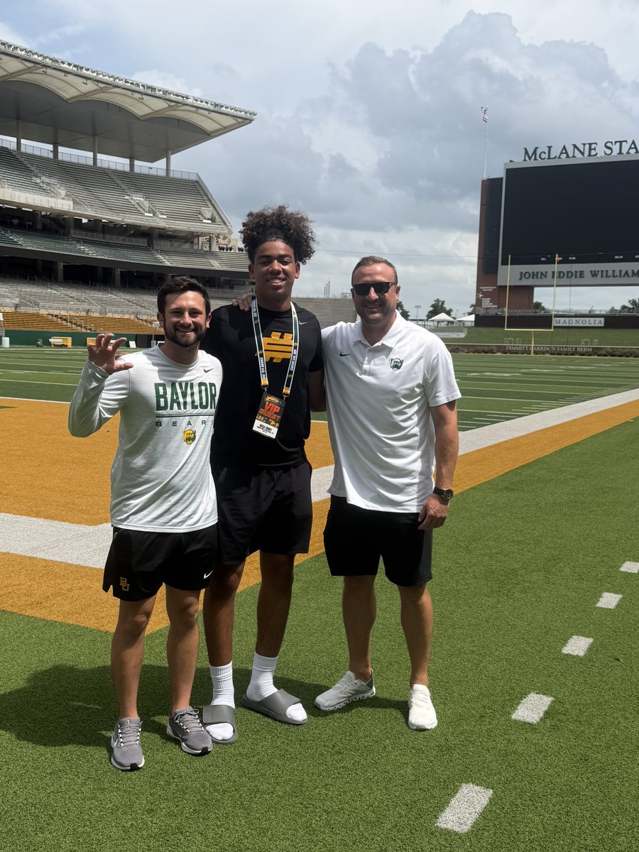 TheNashHenry's tweet photo. After a great visit in Waco, I’m blessed to receive an offer from Baylor University! Thank you @JakeSpavital and @CoachRHolcomb! @CoachDaveAranda @ahunt90 @_JadynWells @ParkerThune @MikeRoach247 @Andrew_Ivins @BrandonHuffman @samspiegs @NNFBRecruiting @NNCoachJones @QCoachMoore https://t.co/Pl4HOd0St4