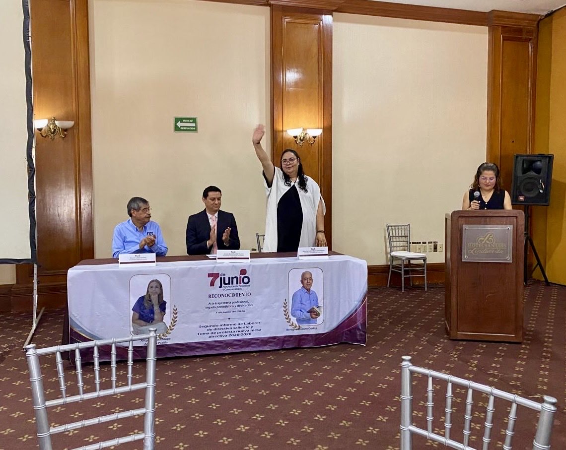 InstitutodePro's tweet photo. En el marco del Día de la #LibertadDeExpresión, la Directora General de este Instituto estuvo presente en el informe de actividades y toma de protesta del nuevo Consejo Directivo de la Asociación de Periodistas y Comunicadores 7 de Junio. https://t.co/gdBdPpF5WQ