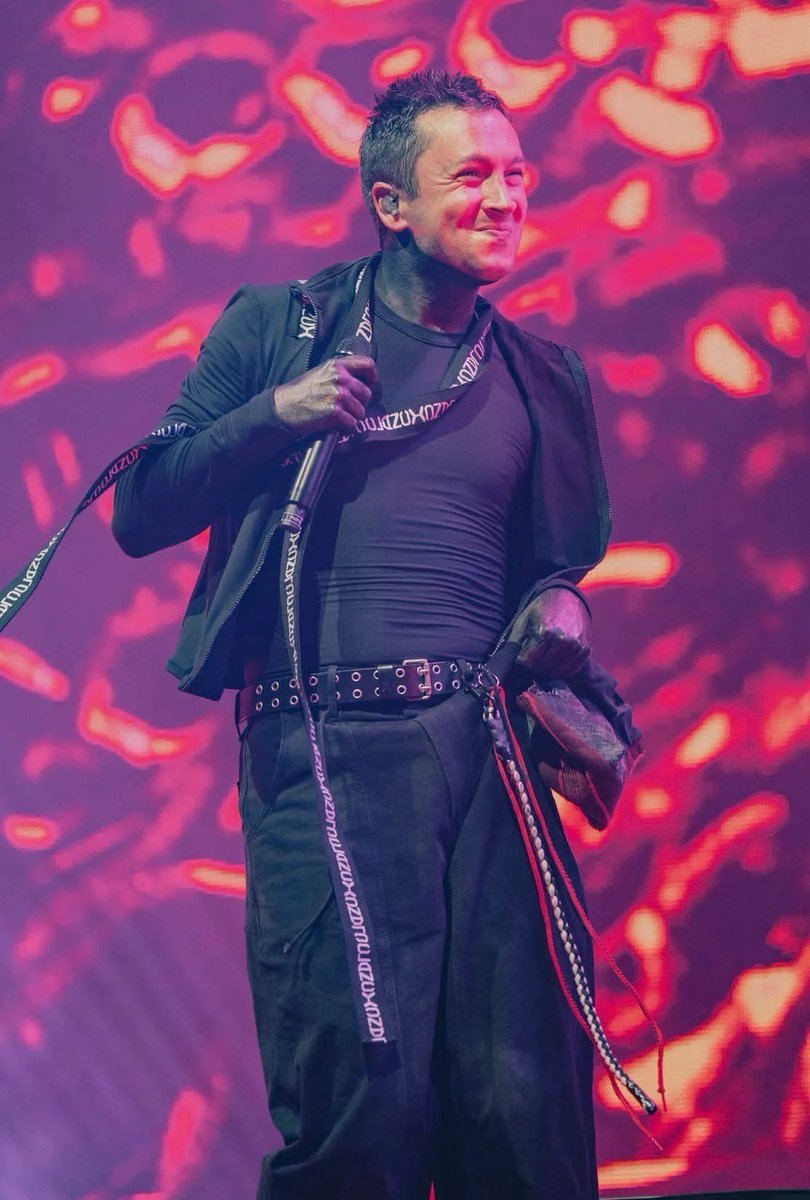 ppaladito's tweet photo. he was soooooo happy to look cunty af https://t.co/BIZLbH0U1R