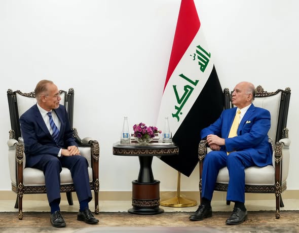 UNIraq's tweet photo. التقى رئيس الأمم المتحدة في العراق والمنسق المقيم، السيد غلام محمد إسحق زي، اليوم بمعالي الدكتور فؤاد حسين، نائب رئيس مجلس الوزراء ووزير الخارجية، حيث تبادل الجانبان وجهات النظر بشأن عدد من القضايا، بما في ذلك دعم الأمم المتحدة لأولويات الحكومة.

وأعرب السيد إسحق زي عن تقديره وامتنانه للدعم والتعاون اللذين تلقاهما من وزارة الخارجية خلال فترة مهامه في العراق، مؤكداً التزام الأمم المتحدة بمواصلة شراكتها مع حكومة العراق الجديدة ودعمها لأولوياتها التنموية.