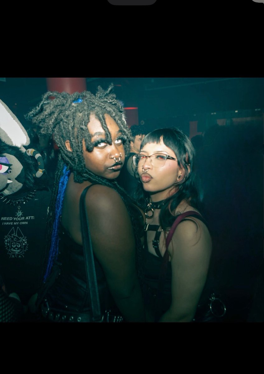 bigmamaev's tweet photo. more of me and my wife @kristicarnage 🖤 https://t.co/D6p9jVOeXs
