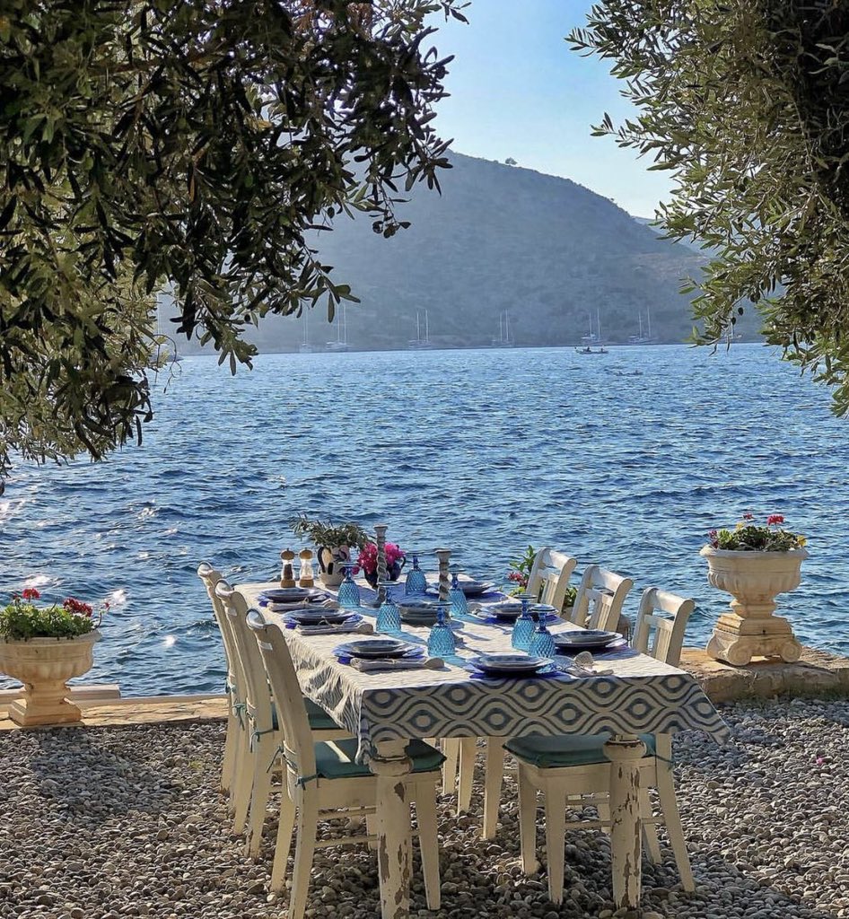 yapilacakIar's tweet photo. Muğla, Marmaris Bozburun’da akşam yemeği ye. https://t.co/qxUPcvYFW7